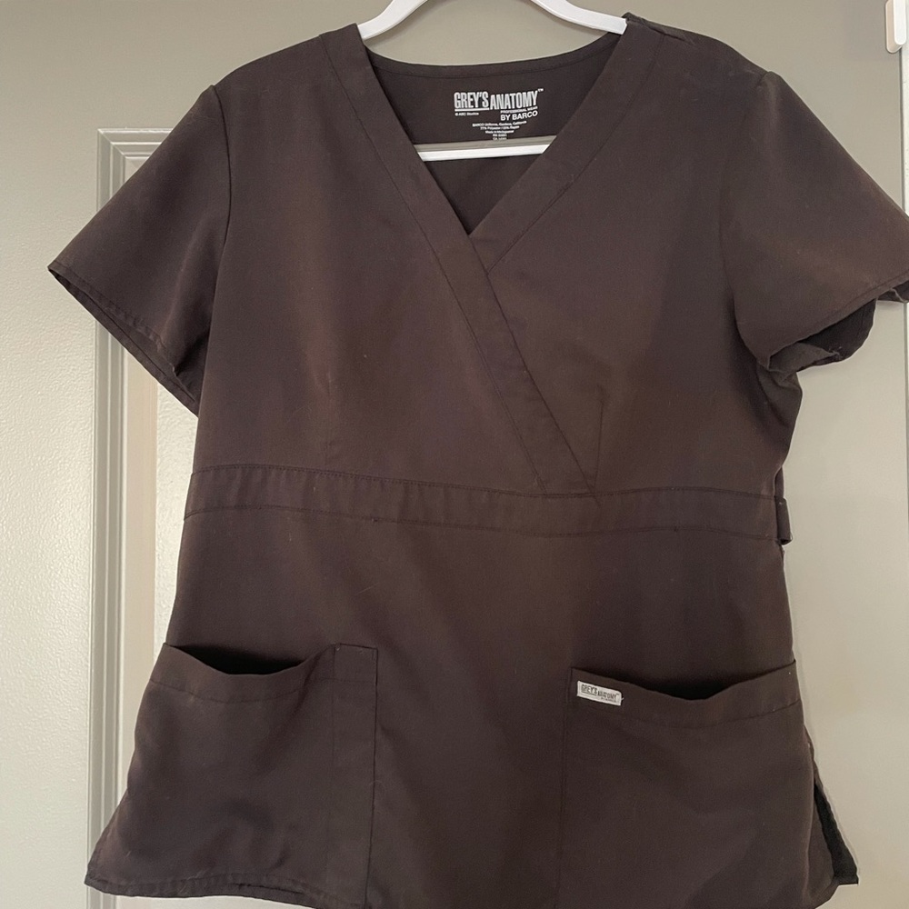 Grey’s Anatomy scrub cross body top size Large